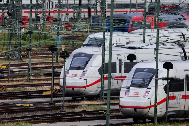 ICE trains in Hamburg.