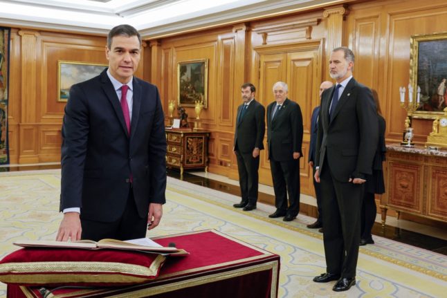 Pedro Sánchez sworn in as Spanish PM, amid right-wing protests