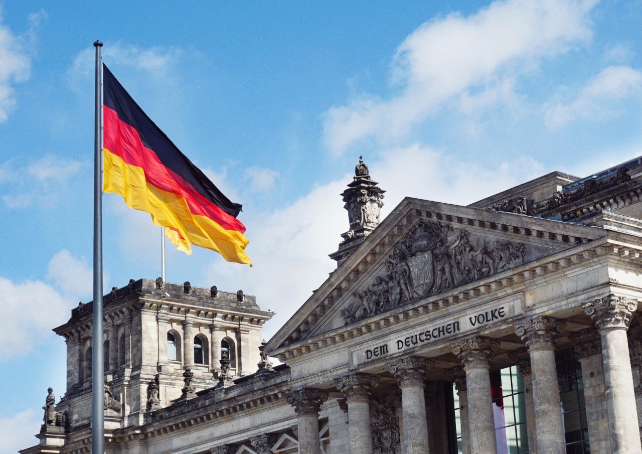 The German flag waves in front of the Bundestag.