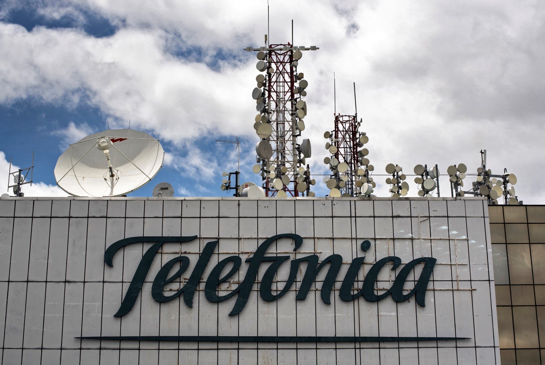 Telefónica to slash 5,100 jobs in Spain by 2026 thumbnail