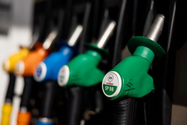 Petrol stations in Paris region run low due to strike at fuel depots