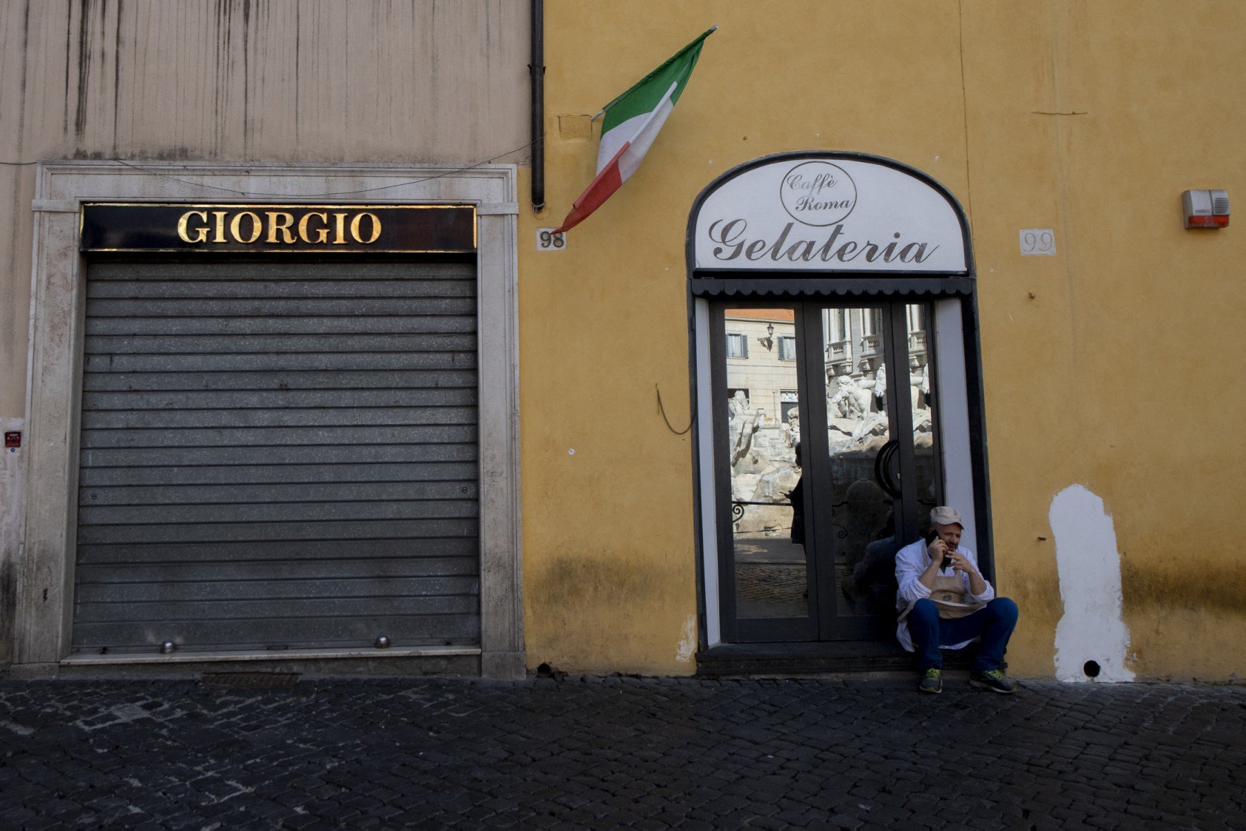 How to answer the phone in Italian