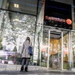 Sweden’s financial watchdog urges banks close fewer accounts