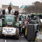 Disruption as farmers on 1,500 tractors protest in Berlin