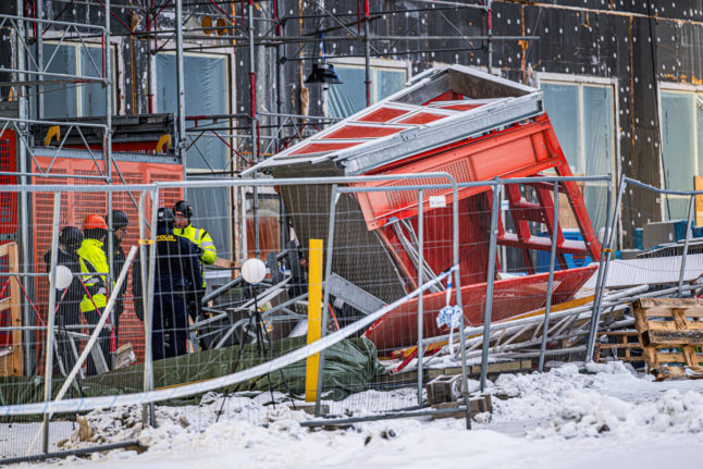 What caused construction elevator to collapse in Sweden, killing five?