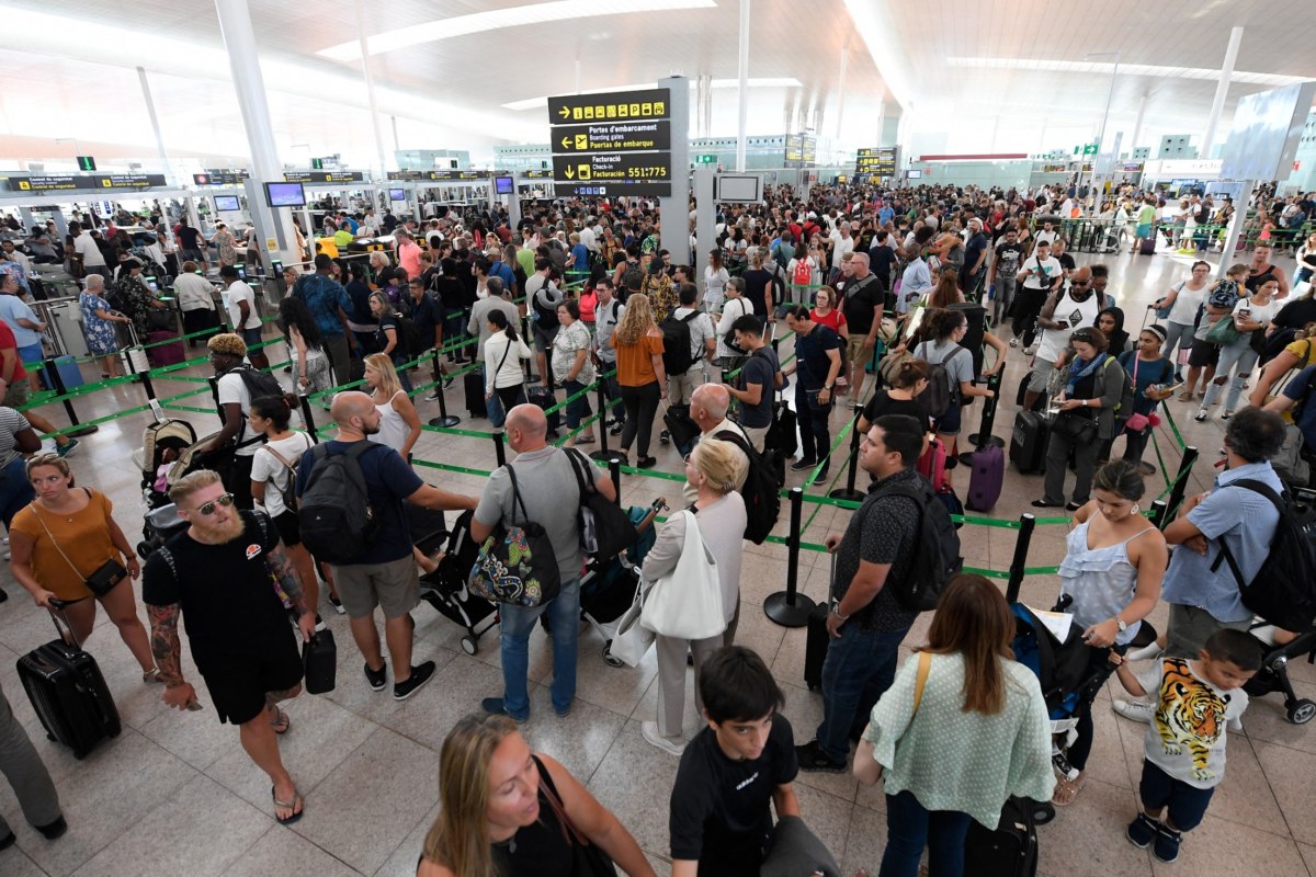 283 million: Passenger traffic at Spain's airports hits record high in 2023 thumbnail