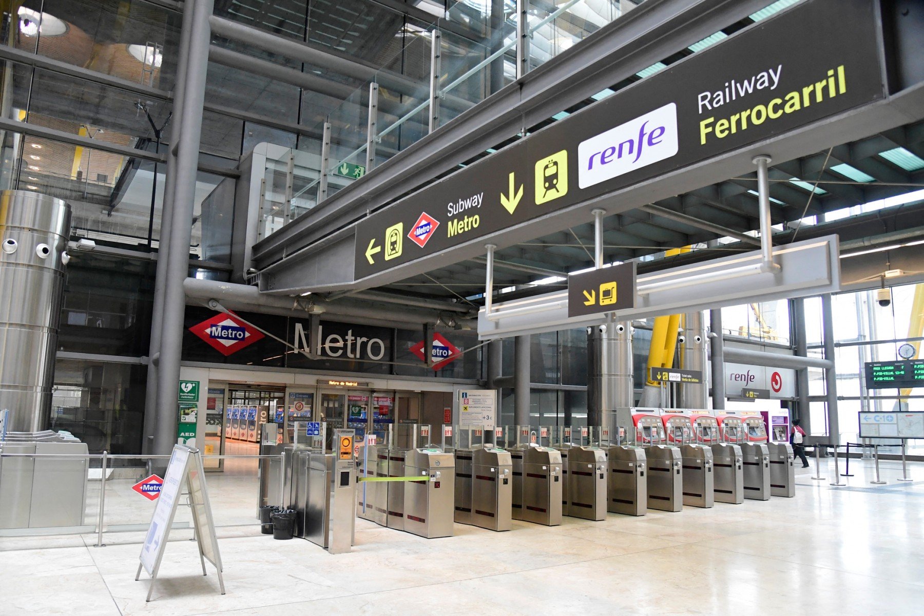 Madrid Metro to allow users to pay by card or mobile at the turnstiles thumbnail