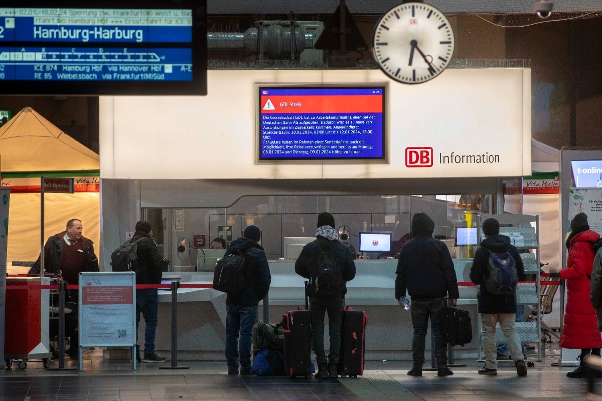 A sign for the GDL strike in Frankfurt main station on Wednesday.