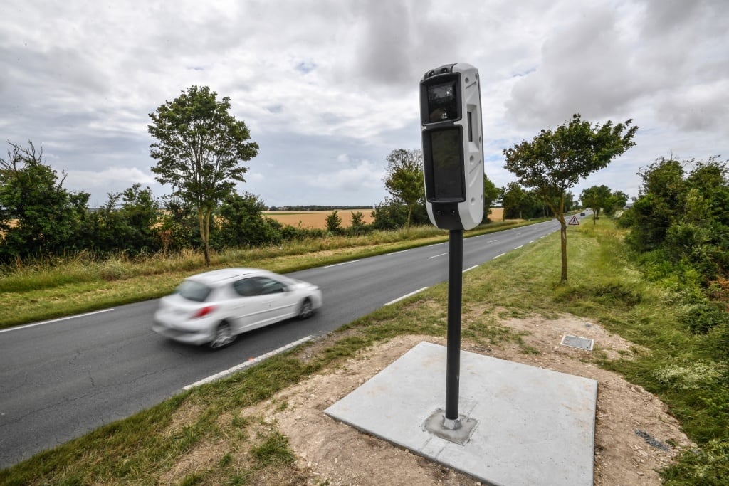 'Fleximan': Italy's anti-speed camera vigilante splits public opinion