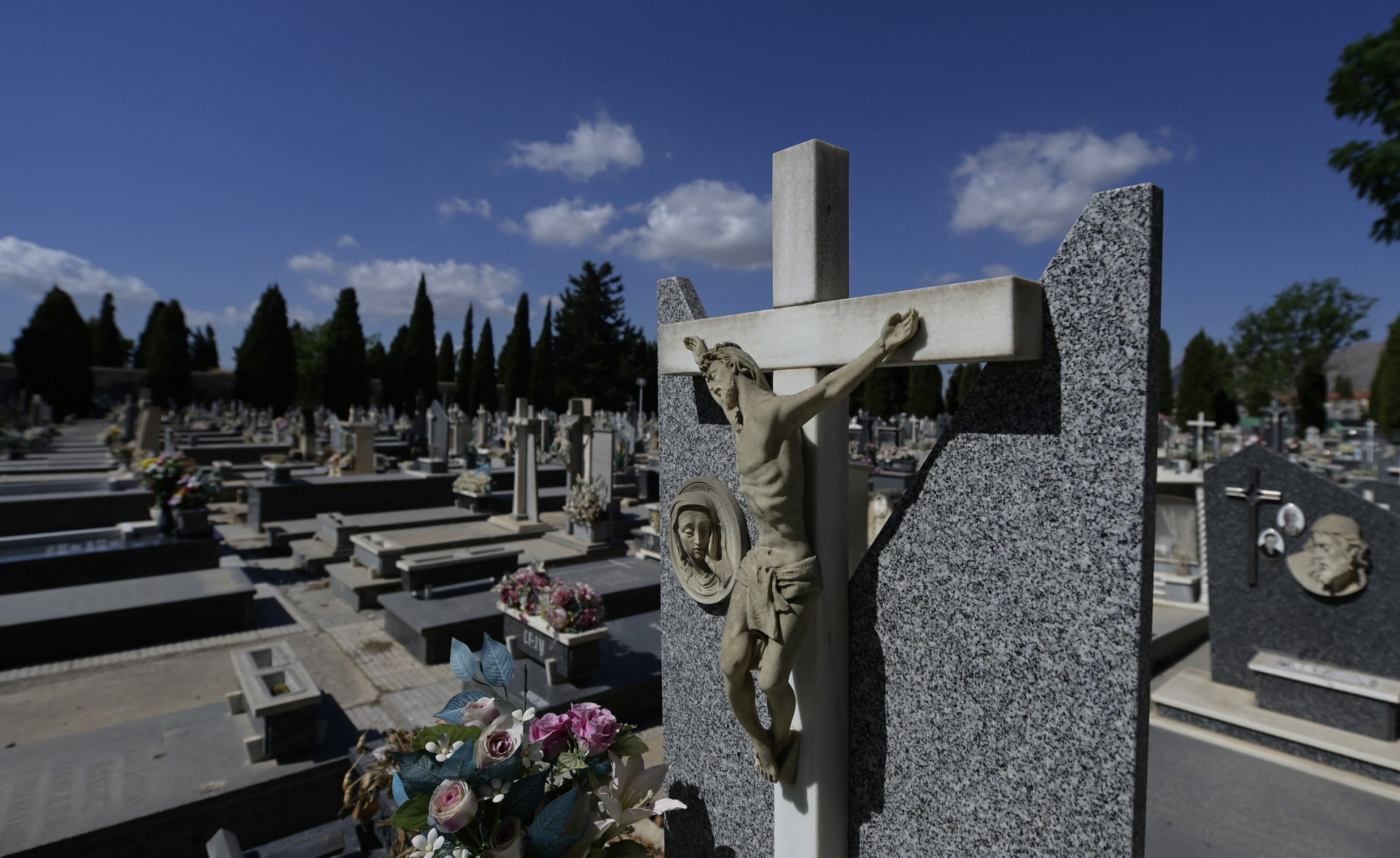 What are the options for affordable funeral services in Spain? thumbnail