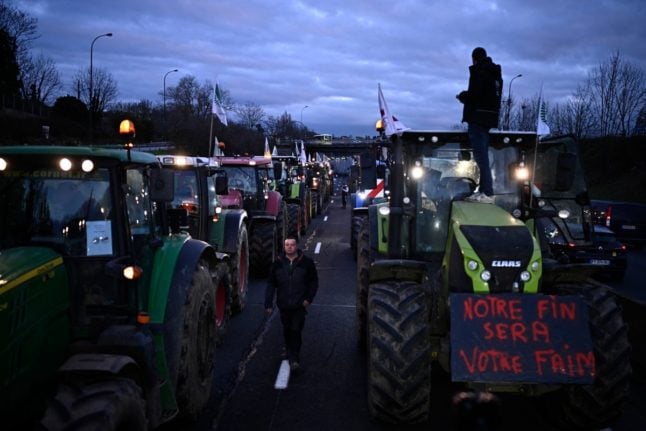 French farmers close in on key spots as police deployed in force