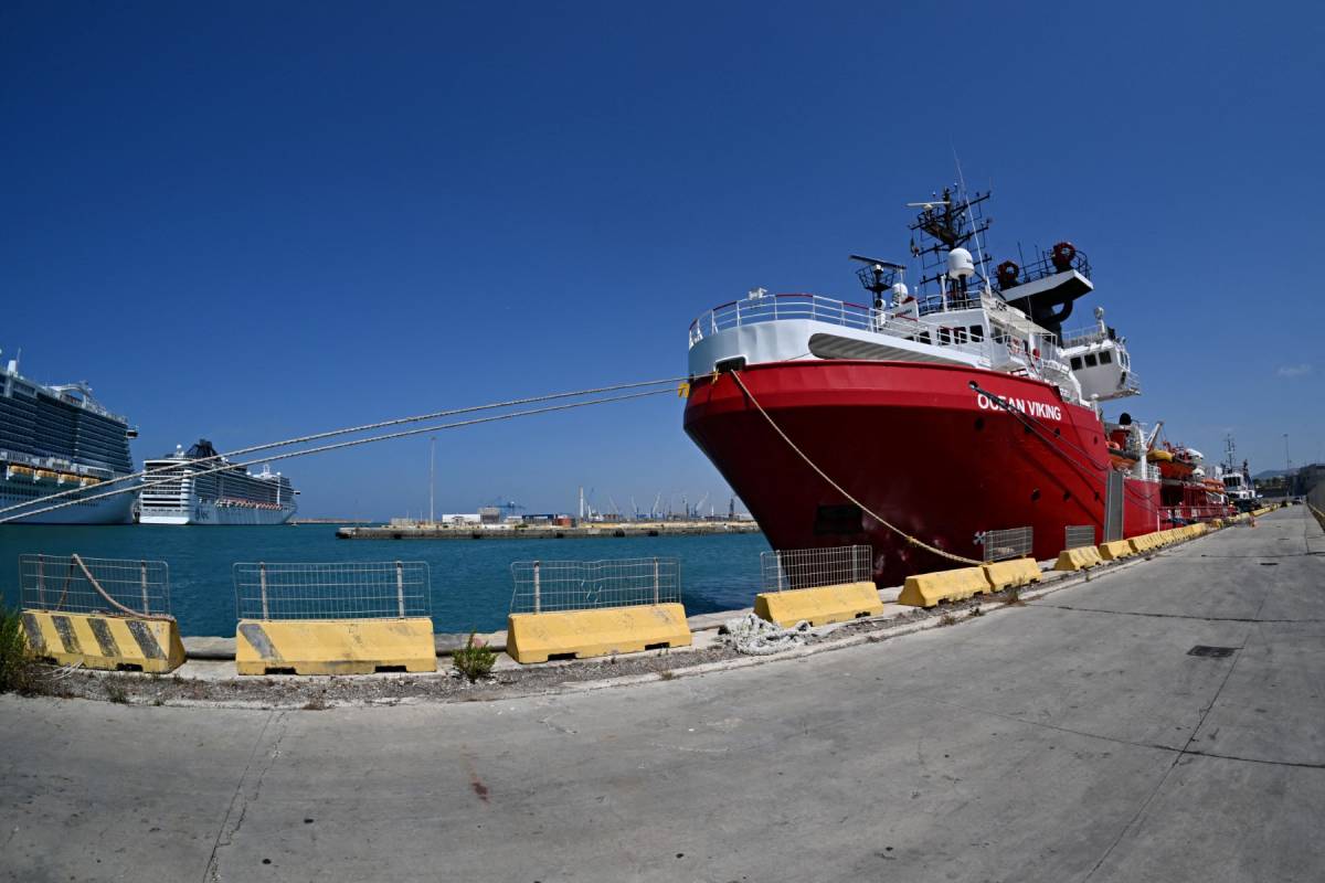 Italy confines Ocean Viking migrant rescue ship for 20 days