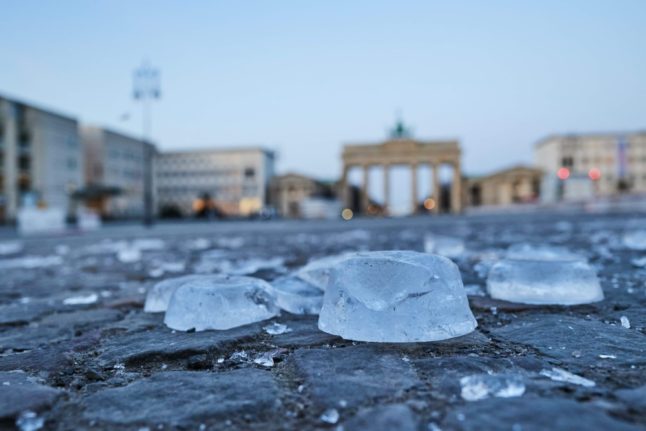 ice brandenburg gate