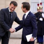 ‘Vive les clichés!’: Swedish PM mocked for Macron welcome