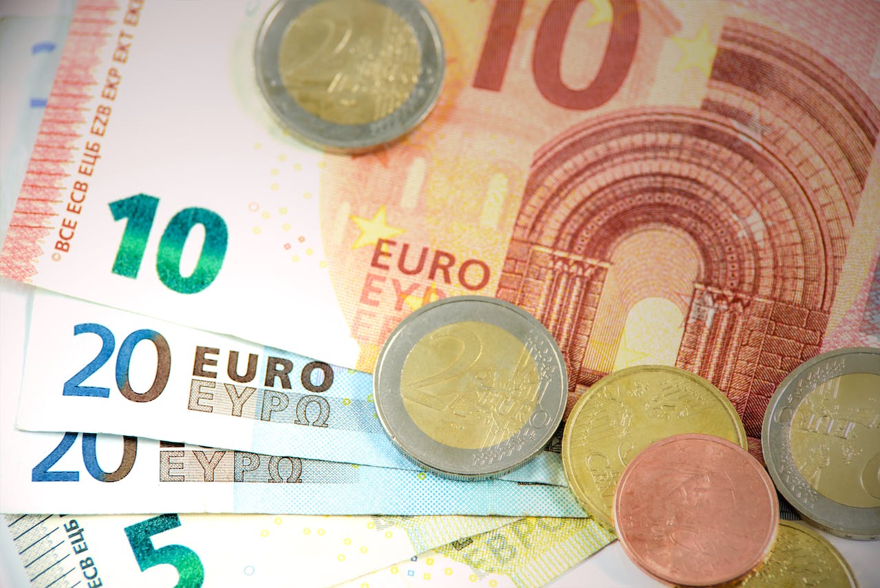 How singles and families in Spain can get monthly benefit of up to €1,462 thumbnail