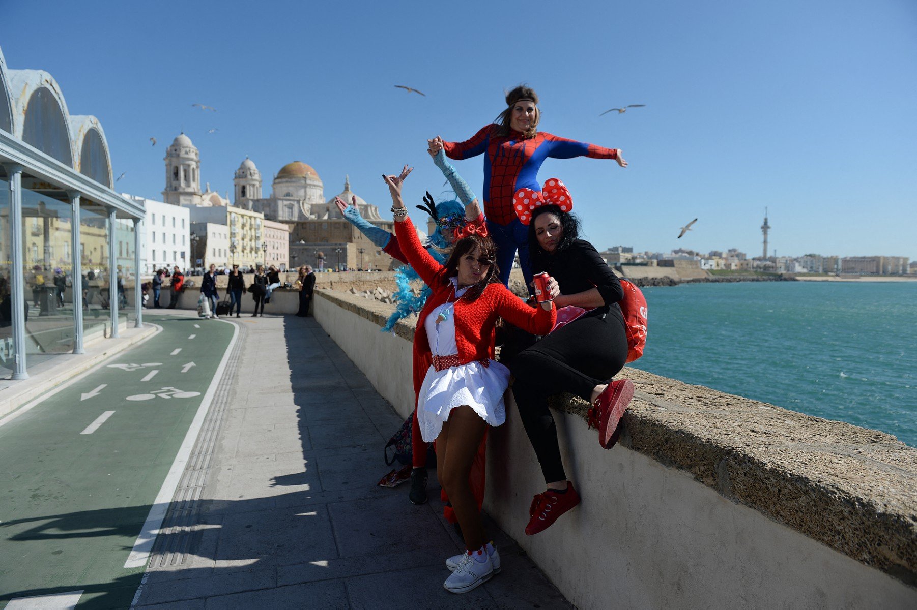 Everything you need to know about Carnival in Cádiz thumbnail