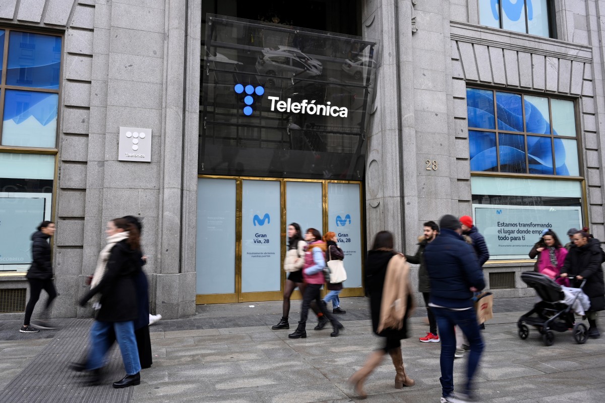 Telefonica rings in net loss in 2023 as staff cuts weigh thumbnail