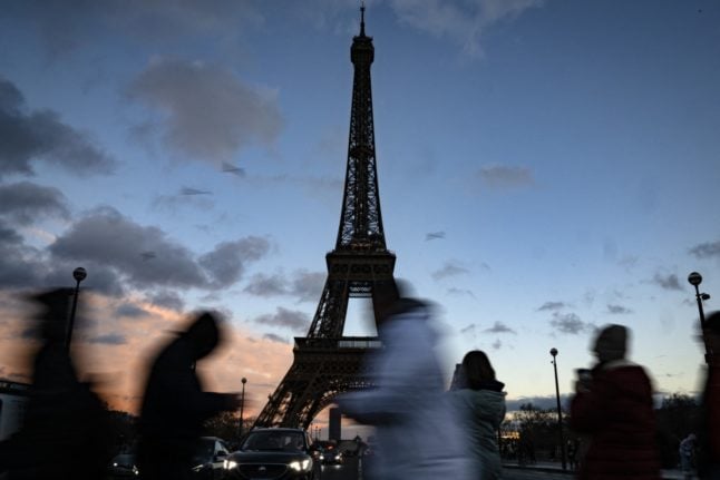 A car-free Eiffel Tower zone? Paris mayor faces pushback