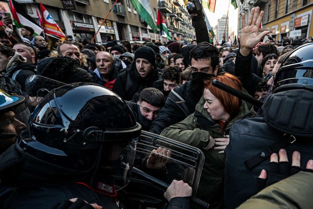 Outcry in Italy after police violence against protesters