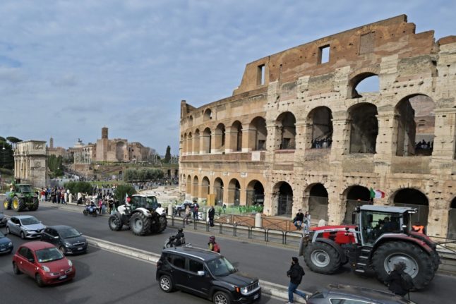 Italian farmers stage symbolic protest by Rome's Colosseum