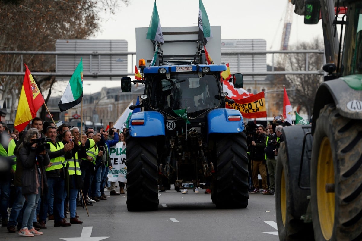 LATEST: Where are tractors blocking roads in Spain on Tuesday? thumbnail