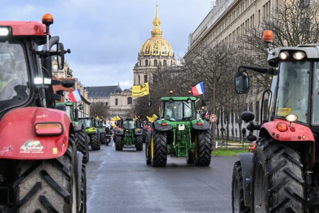 IN PICTURES: French farmers blockade Paris
