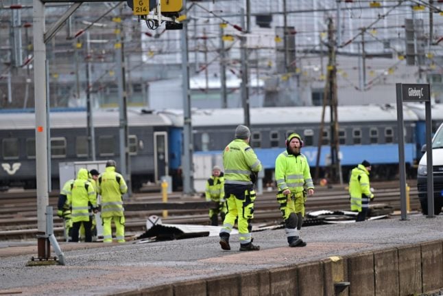 'Stay home' warning as Storm Louis blows roof off Gothenburg station