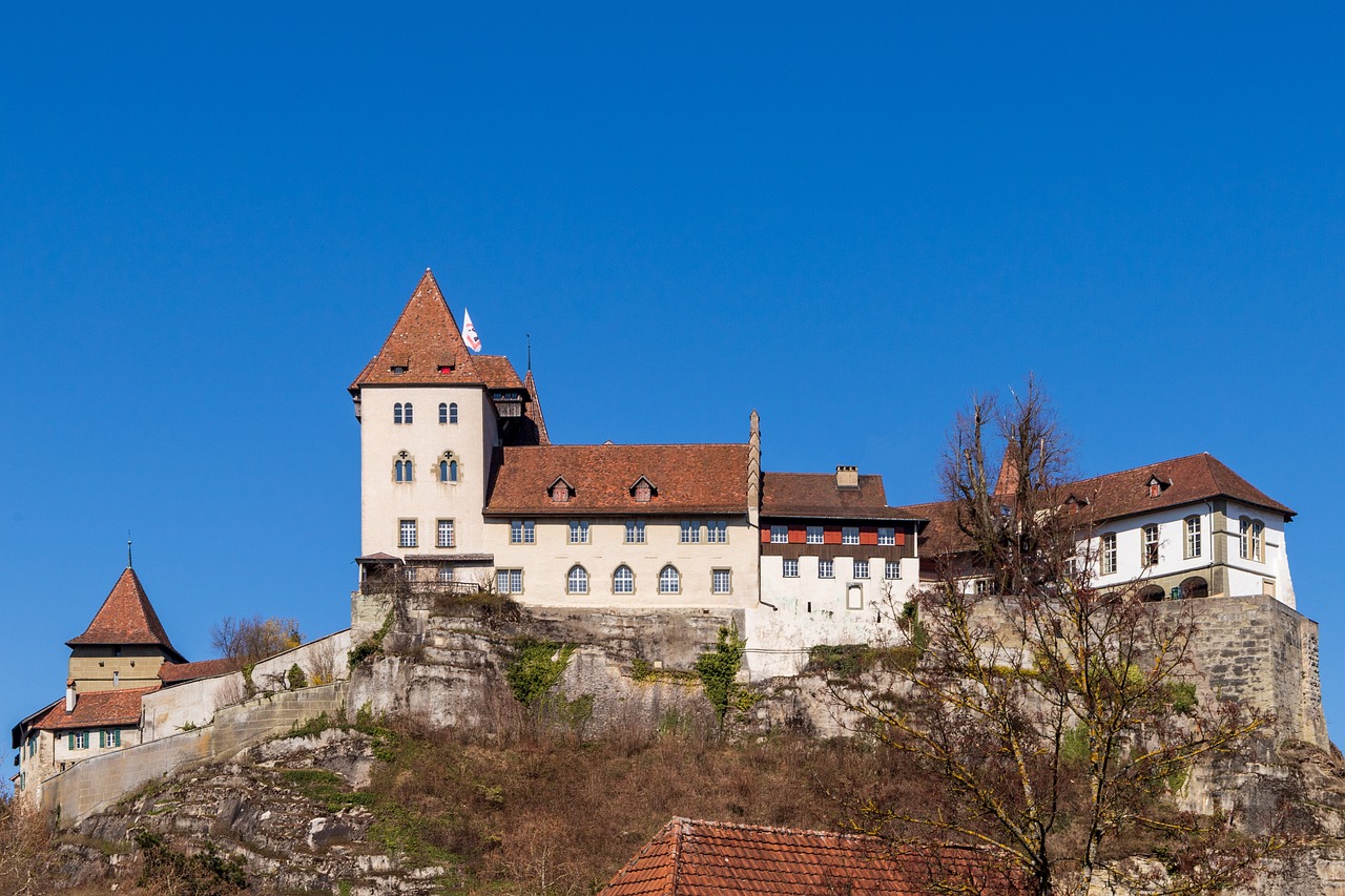 Pesteri transformate în castele: 10 hoteluri elvețiene de neuitat pentru a te caza   