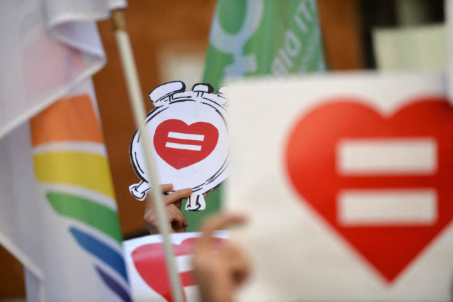 Italian court rules in favour of same-sex parents on birth certificates