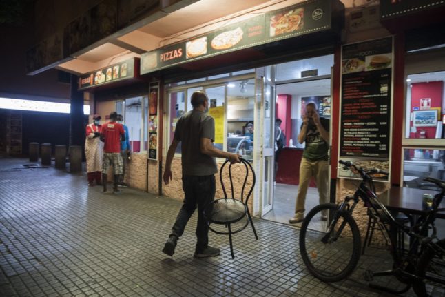 Do Spain's working hours end too late?