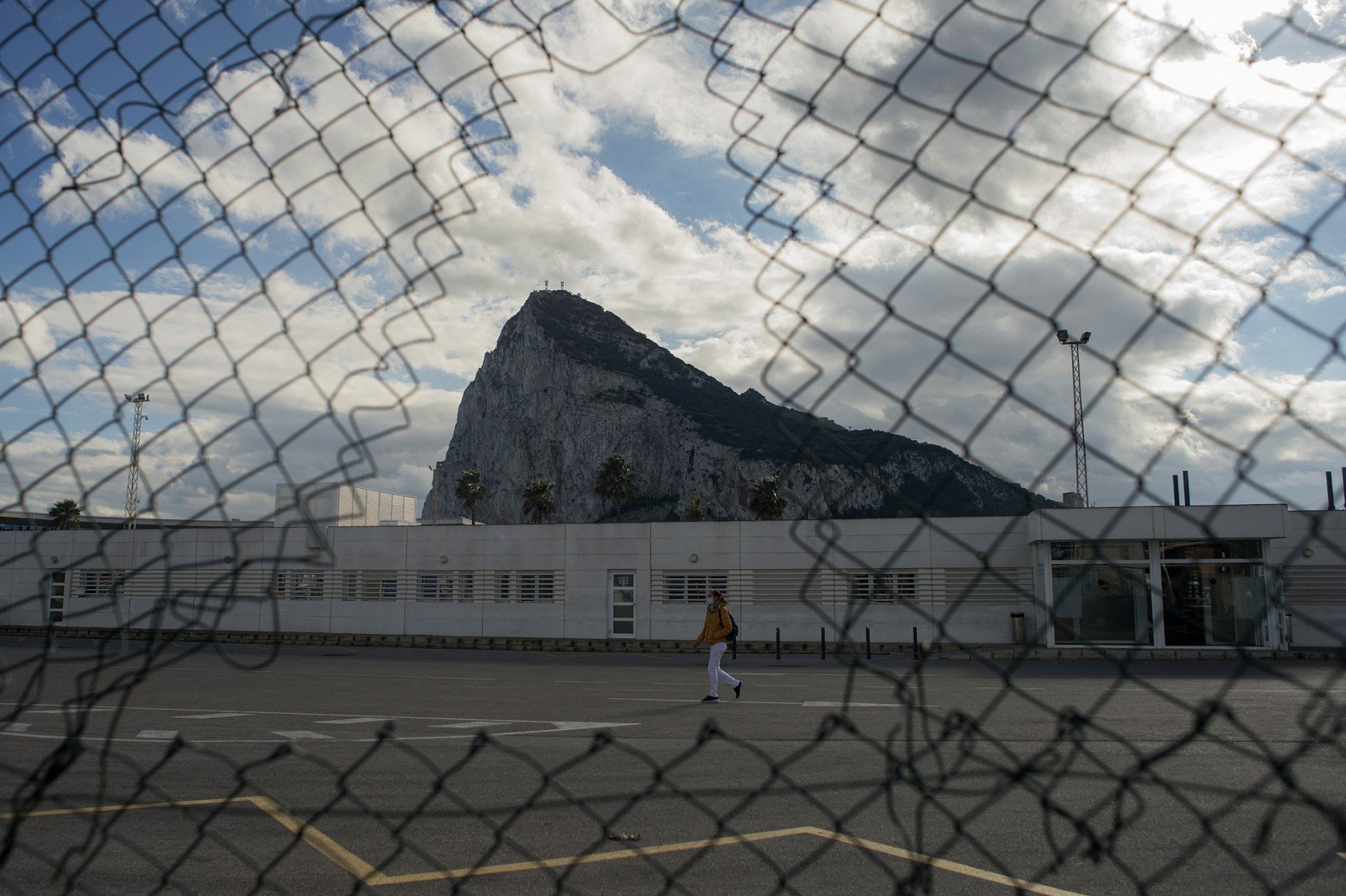 UK soldiers expelled from Spain after crossing from Gibraltar posing as tourists thumbnail