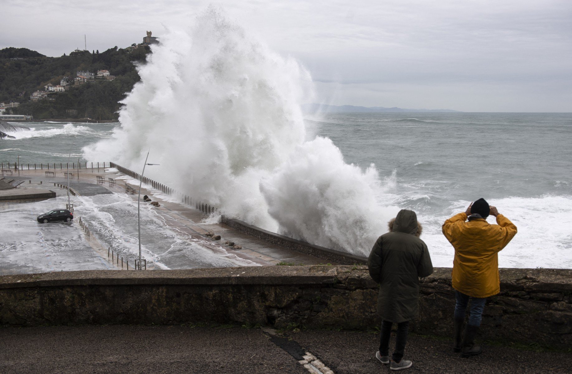 Two die after extreme weather in Spain as Storm Nelson hits thumbnail