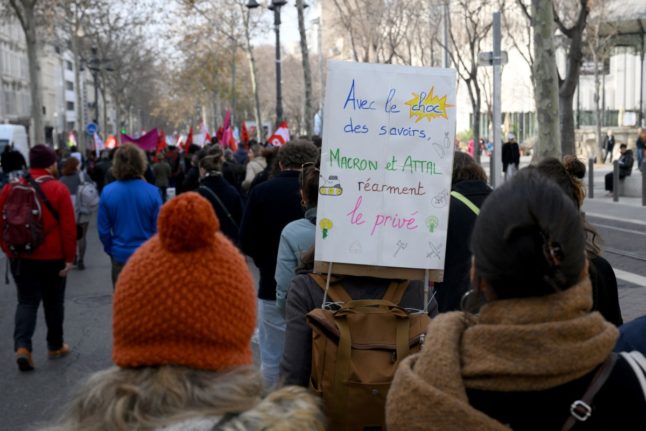 French teachers call school boycott day in streaming protest