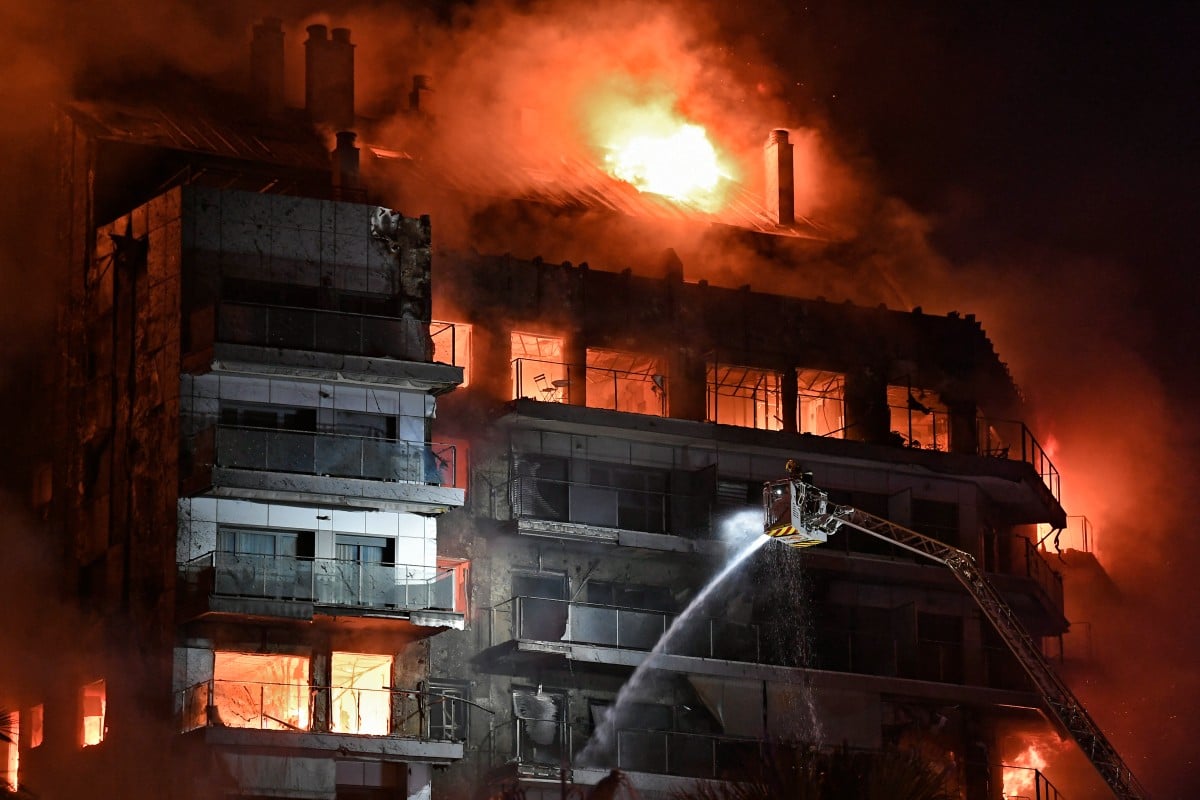 Faulty electrical appliance caused high-rise fire in Spain's Valencia thumbnail