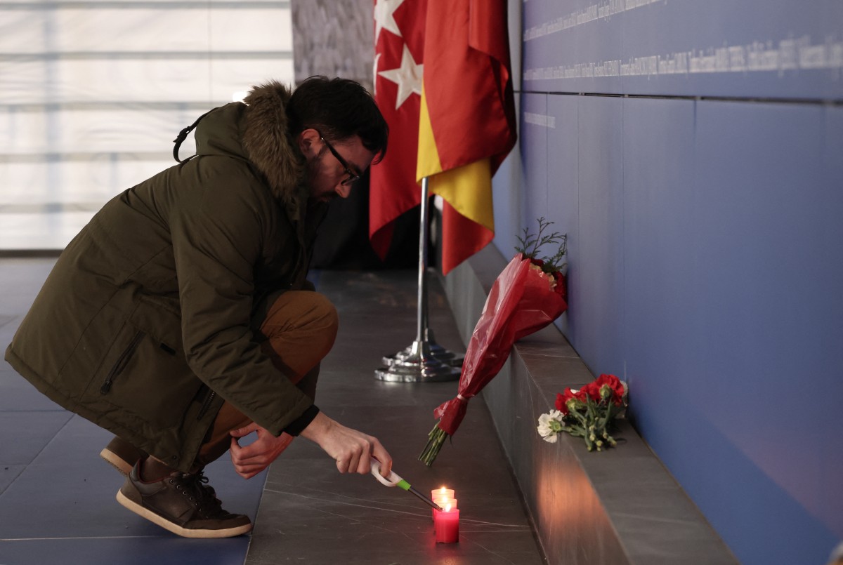 IN IMAGES: Spain and EU honour Madrid train bombing victims thumbnail
