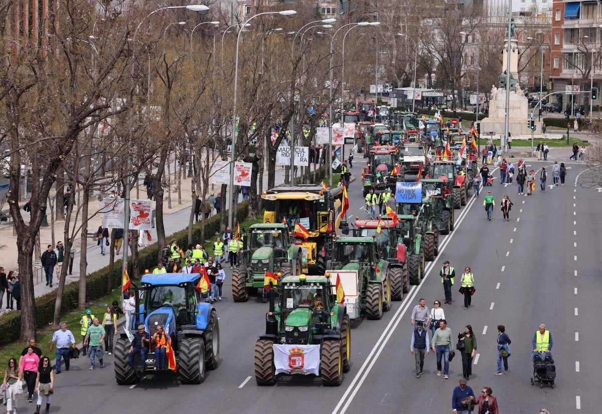 Spanish farmers stage fresh protests in Madrid thumbnail