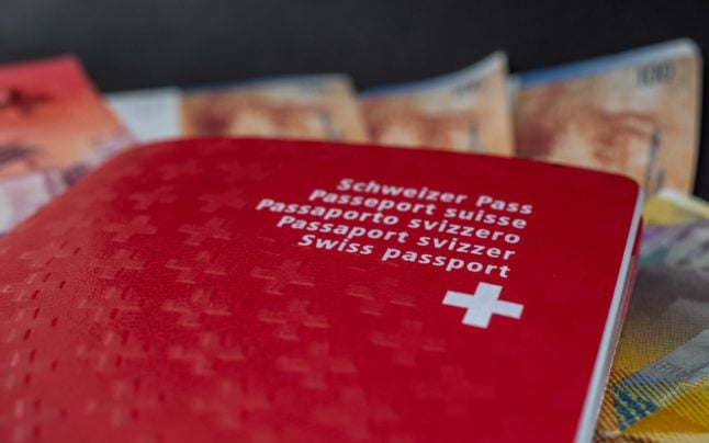 Zurich looks to change fees for Swiss citizenship process