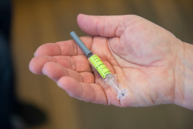 Who should get vaccinated against TBE in Sweden?
