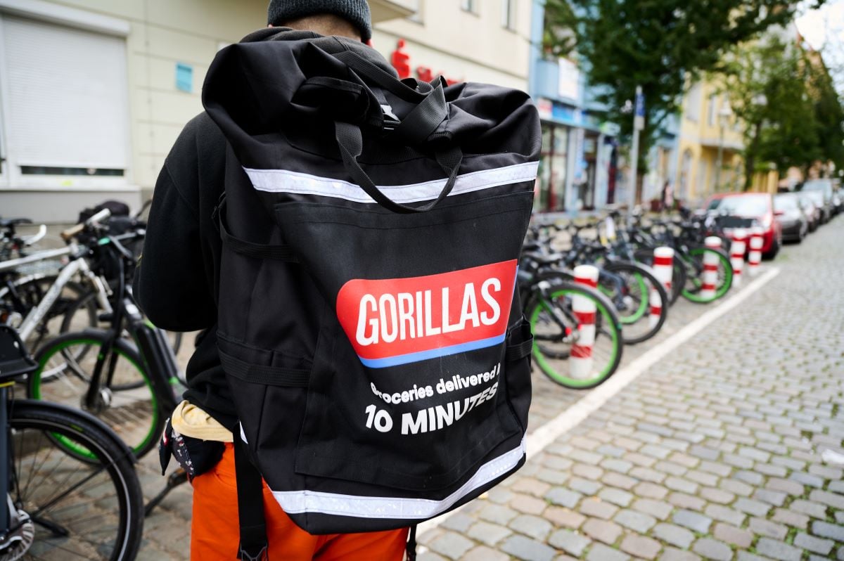 Gorillas backpack on a rider