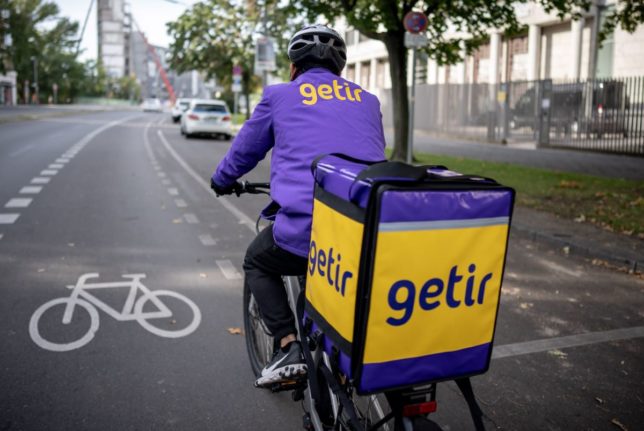 A Getir rider on delivery