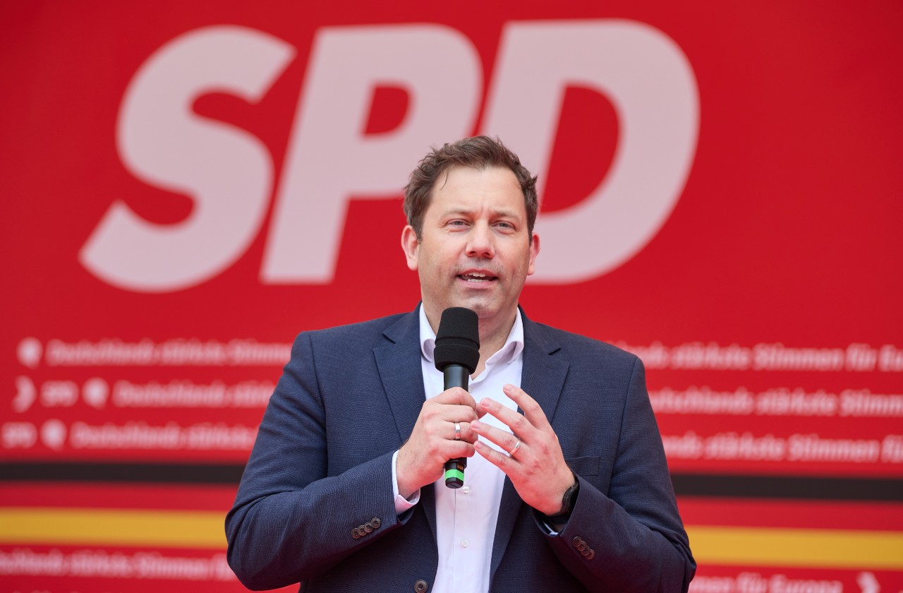 SPD co-leader Lars Klingbeil speaks at an EU election event in Hamburg. 