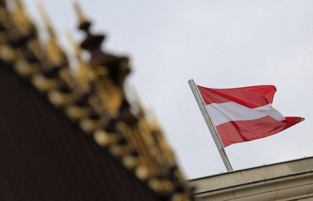 How much do you need to earn to qualify for citizenship in Austria?
