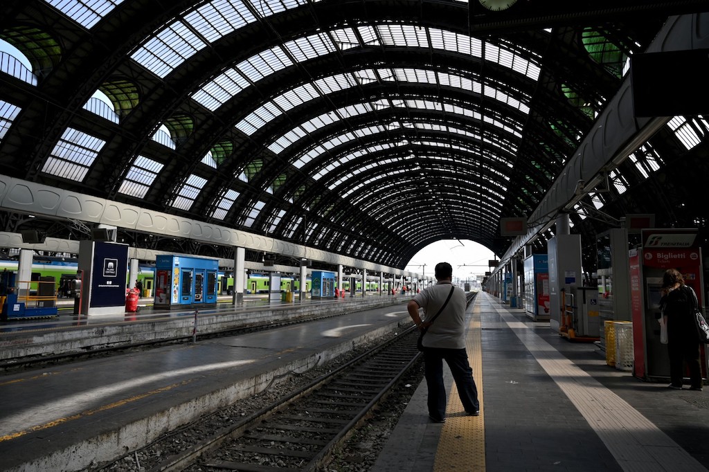 How are strikes affecting travel in Italy on Thursday?