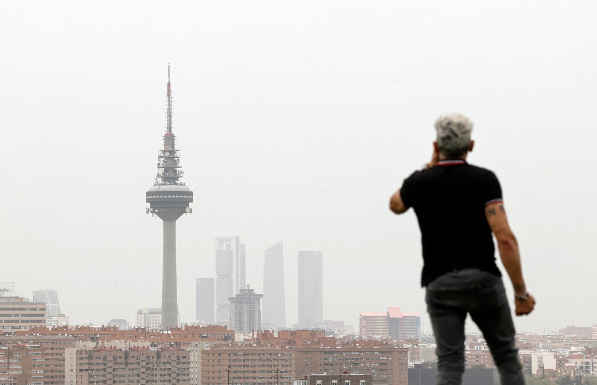 Inside Spain: Saharan dust and smoking on terraces thumbnail