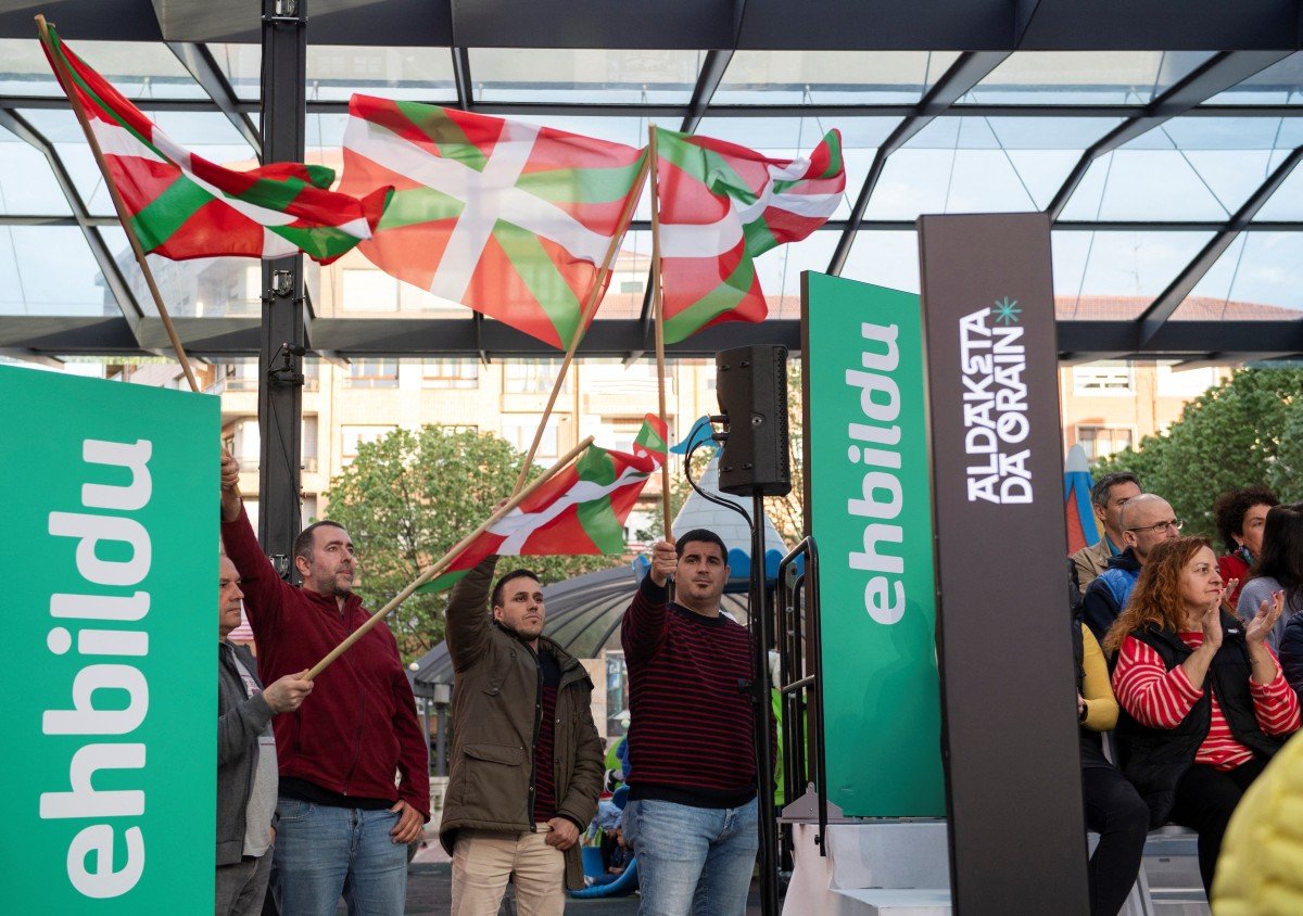 Spain's left-wing separatist Bildu eyes historic win in Basque vote thumbnail