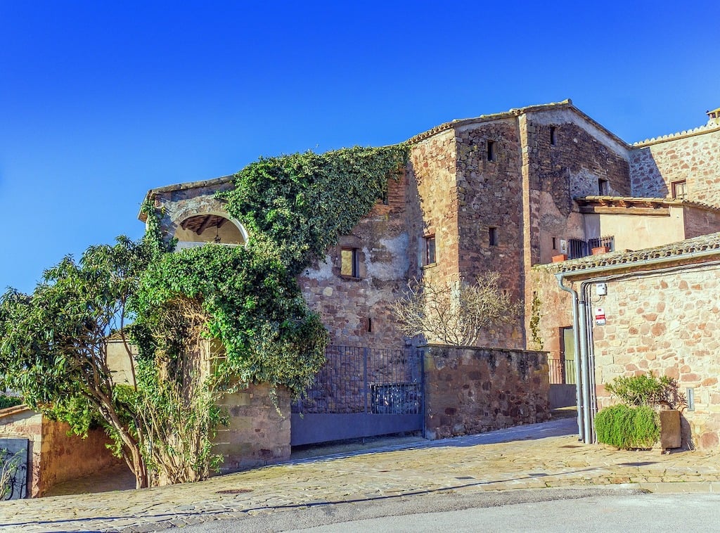 Spain's Catalonia to offer up to €40,000 to renovate rural properties thumbnail