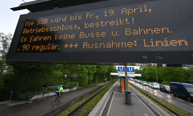 Due to a strike, there is no train running at a Stadtbahn stop in Stuttgart.
