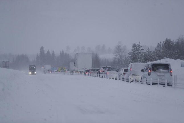 ‘Stay home’: Snow chaos on Swedish E4 road ‘worst since 1995’