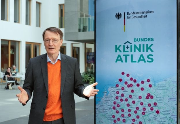 Health Minister Karl Lauterbach (SPD) presents the Klinik-Atlas - a hospital comparison portal - on May 17th.