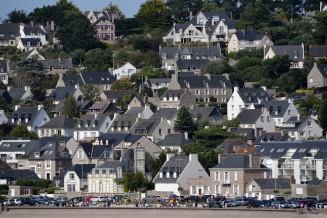 Does falling interest rates in France mean more people are buying property?